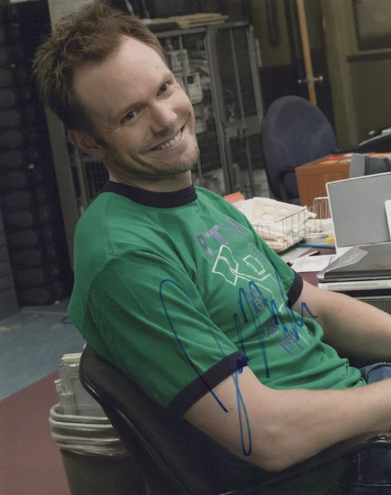 Joel McHale autograph