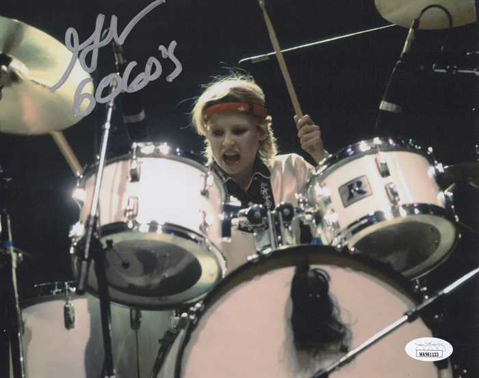 Gina Schock autograph