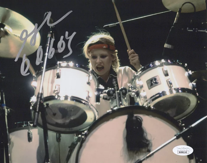 Gina Schock autograph