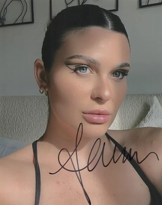 Alexis Hana autograph
