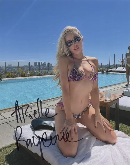 Arielle Raycene autograph