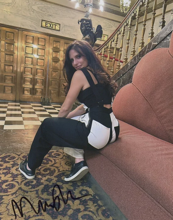 Maria Shapley autograph