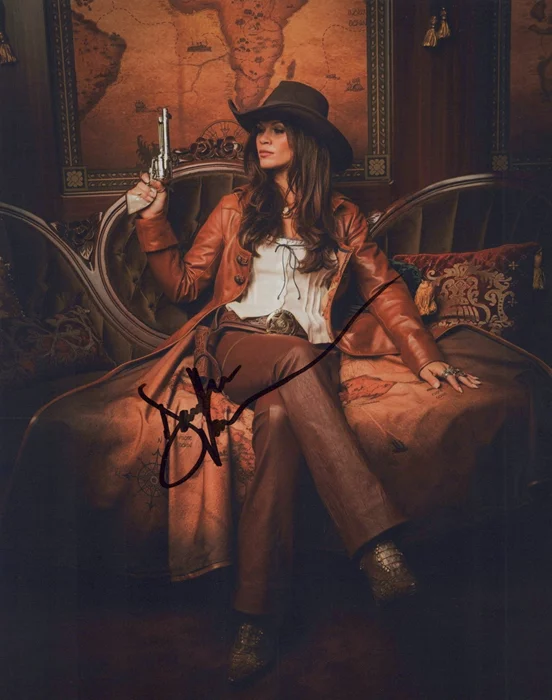 Danielle Vasinova autograph