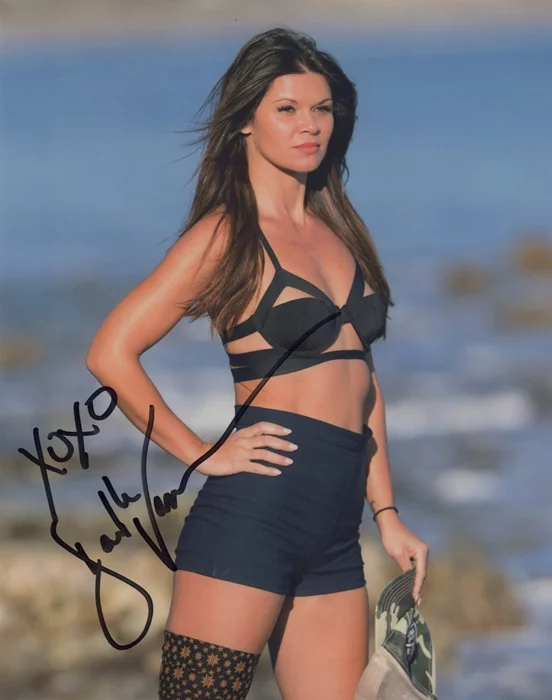 Danielle Vasinova autograph