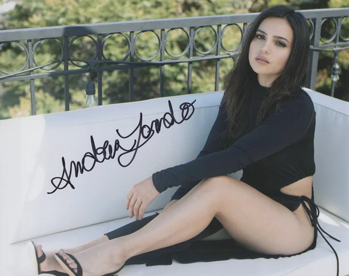 Andrea Londo autograph