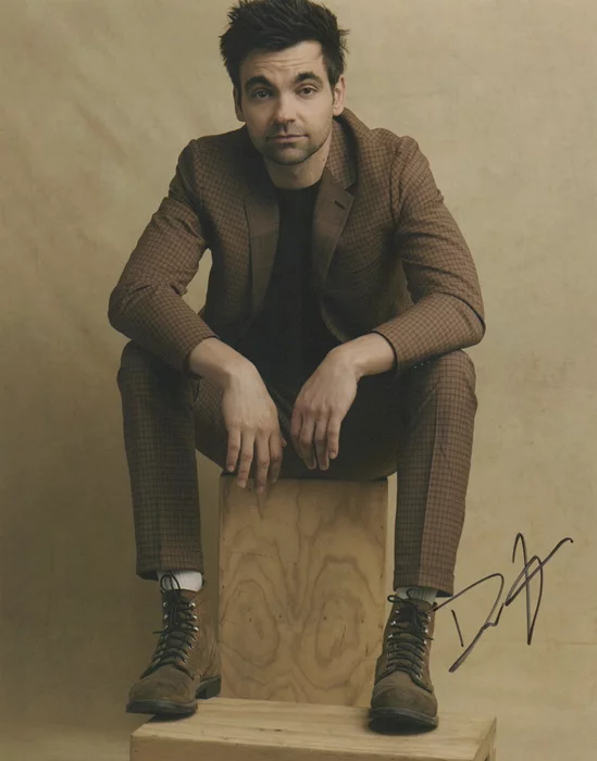 Drew Tarver autograph