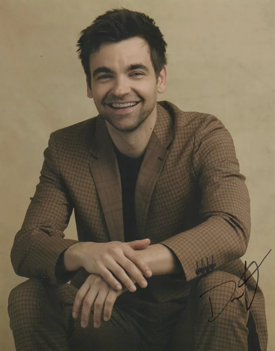 Drew Tarver autograph