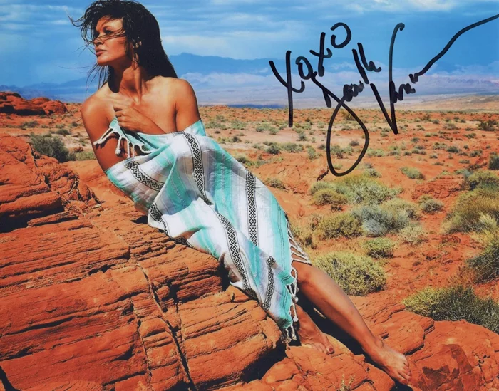 Danielle Vasinova autograph