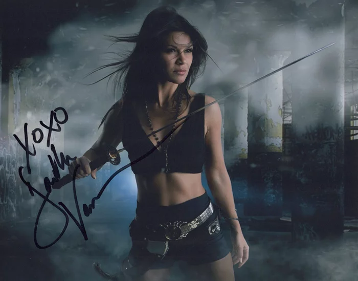 Danielle Vasinova autograph