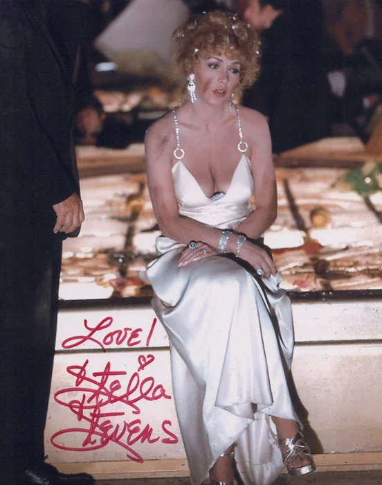 Stella Stevens autograph