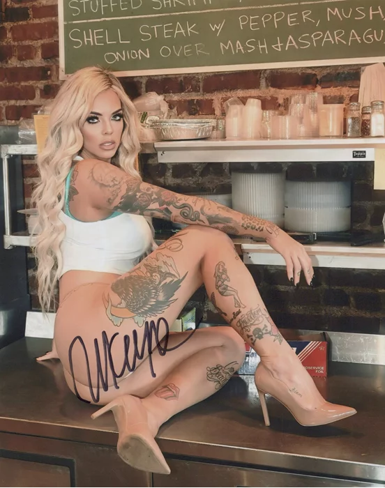 Mayra Dias Gomes autograph