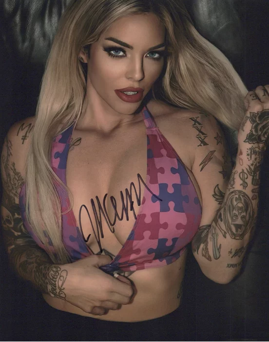 Mayra Dias Gomes autograph