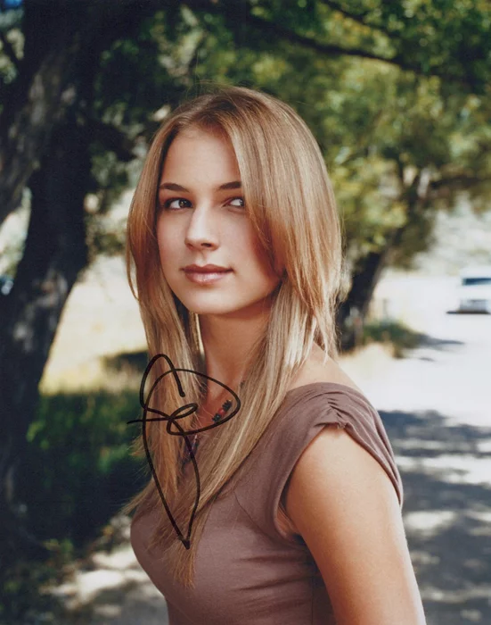 Emily Van Camp autograph