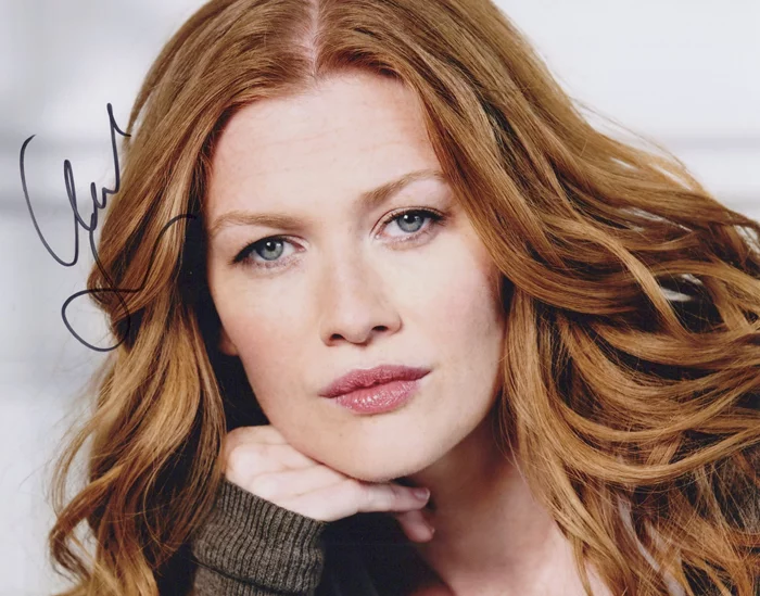 Mireille Enos autograph
