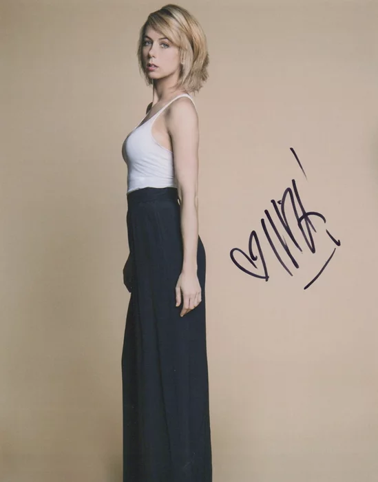 Iliza Shlesinger autograph