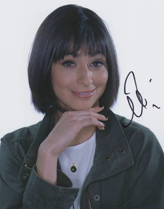 Melissa Villasenor autograph