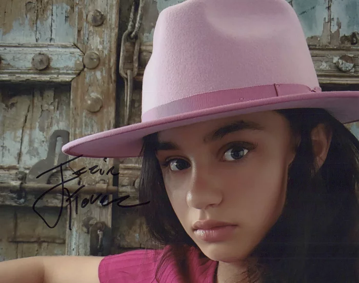 Izzie Florez autograph