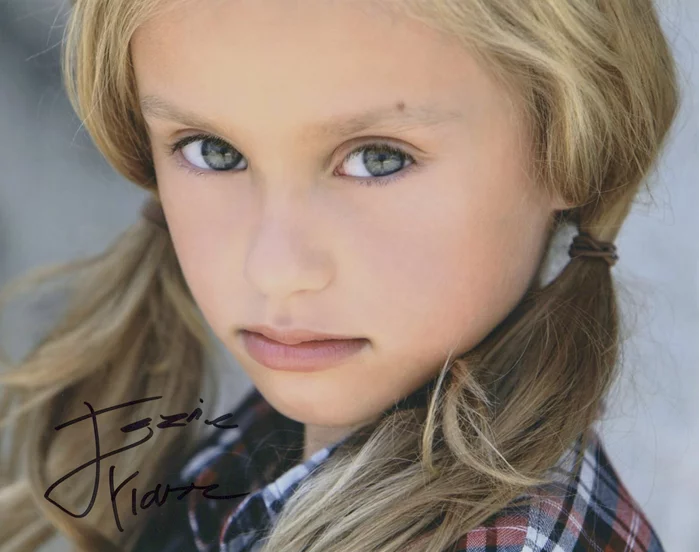 Izzie Florez autograph