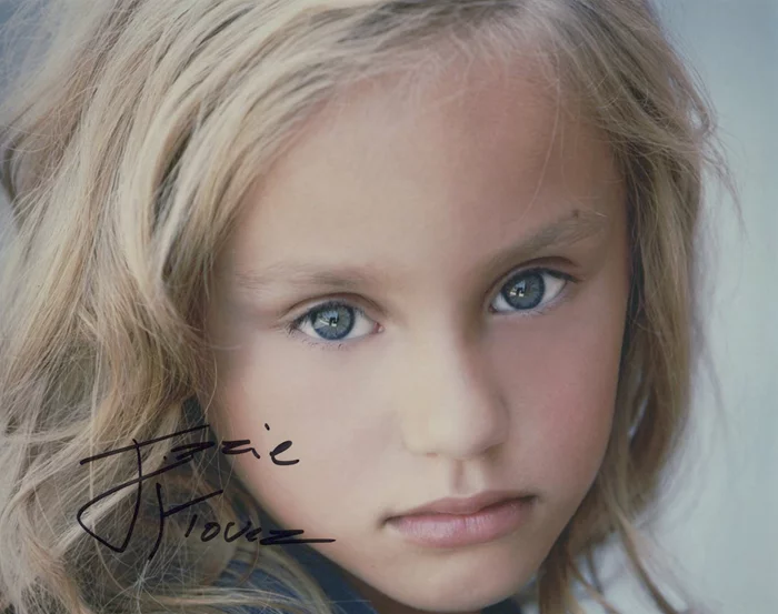 Izzie Florez autograph