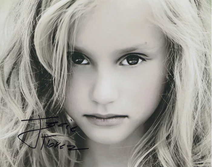 Izzie Florez autograph