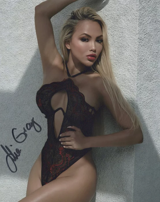 Mia Gray autograph