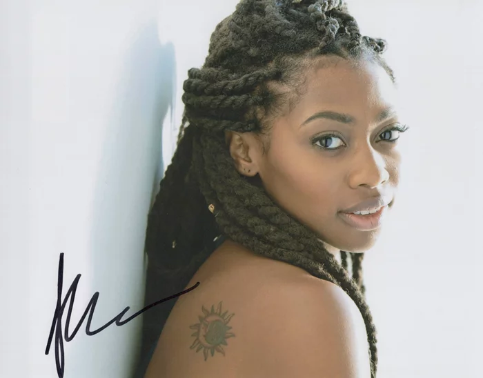 Shakira Ja'nai Paye autograph