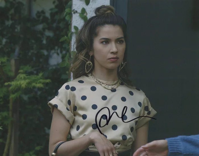 Nichole Sakura autograph