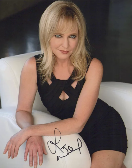Lisa Wilcox autograph