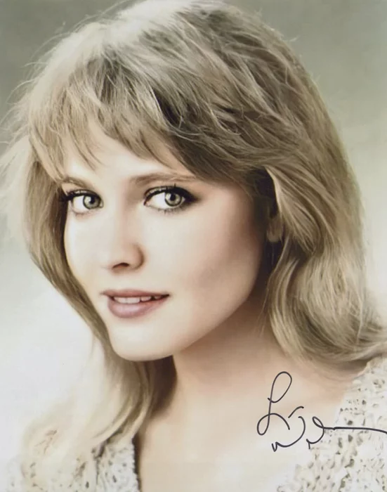 Lisa Wilcox autograph
