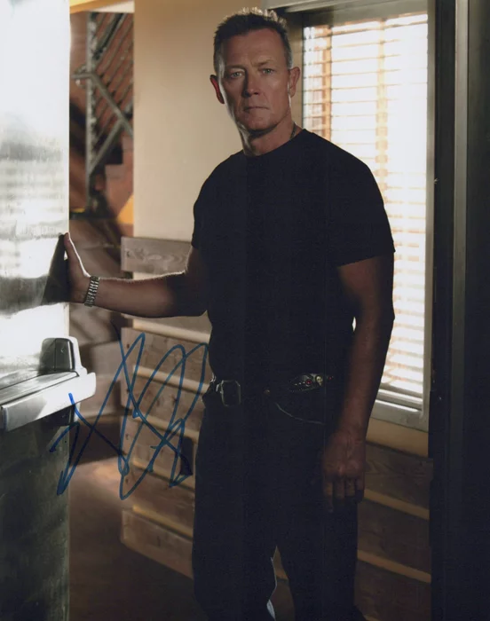 Robert Patrick autograph