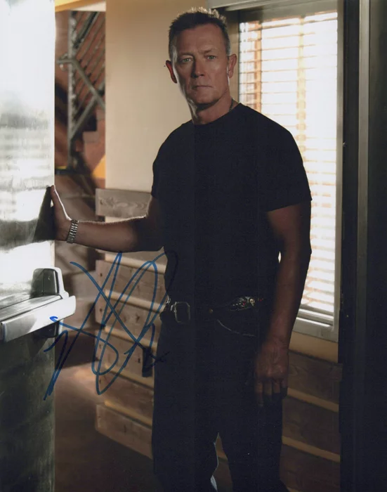 Robert Patrick autograph
