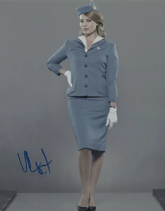 Margot  Robbie autograph