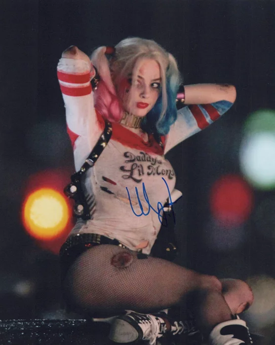 Margot  Robbie autograph