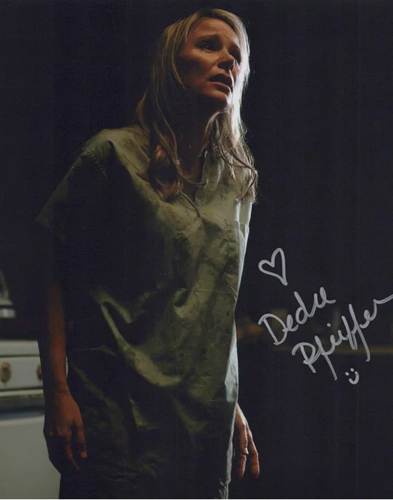 Dedee Pfeiffer autograph