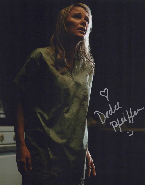 Dedee Pfeiffer autograph