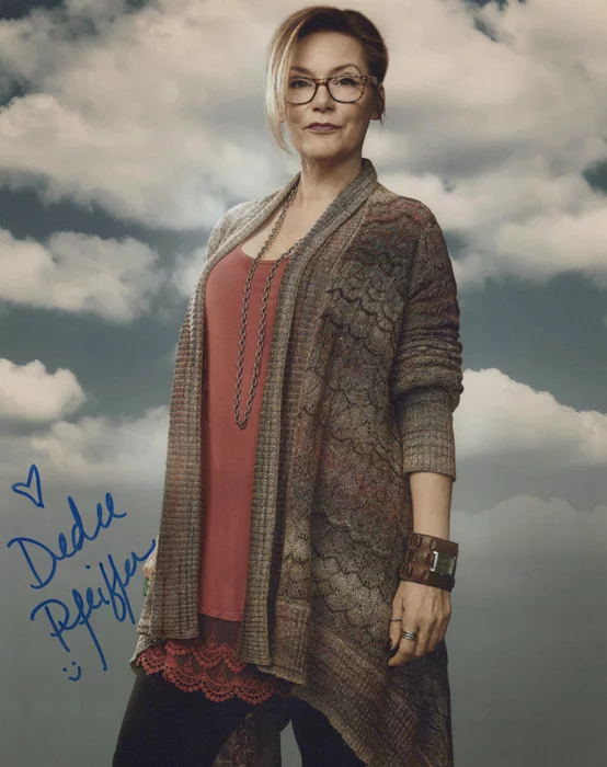 Dedee Pfeiffer autograph