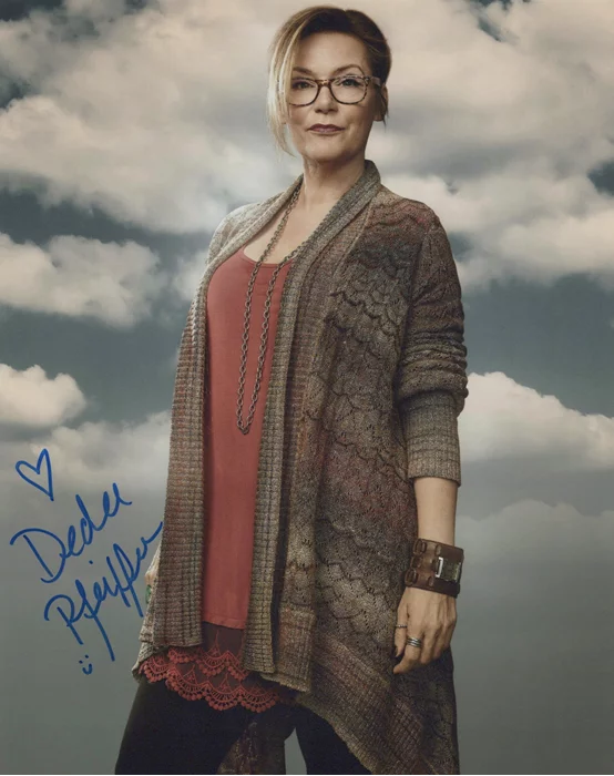 Dedee Pfeiffer autograph