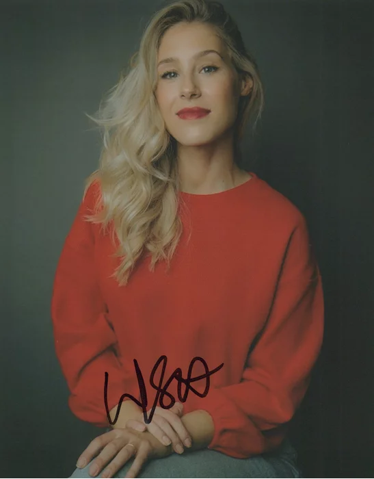 Lisa Gilroy autograph