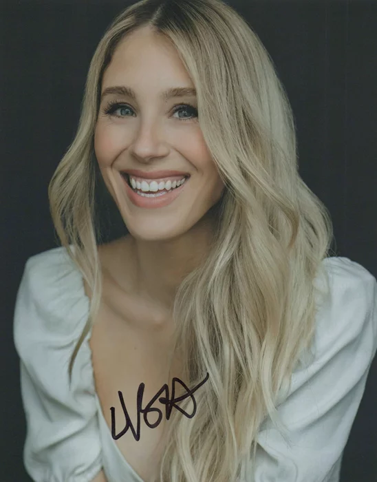 Lisa Gilroy autograph