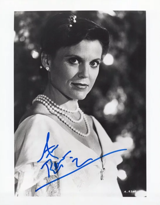 Ann Reinking autograph