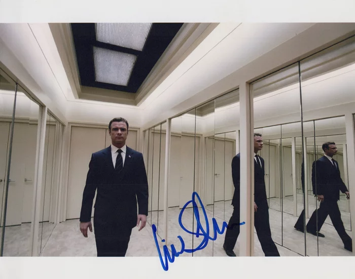 Liev Schreiber autograph
