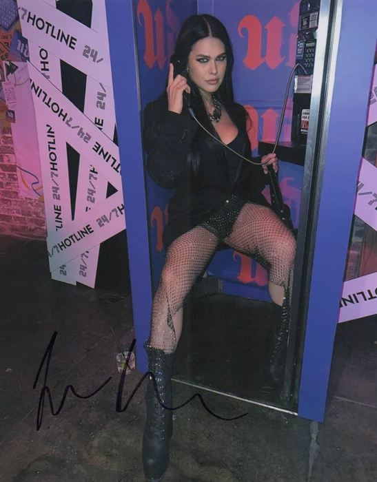 Jess Adams autograph