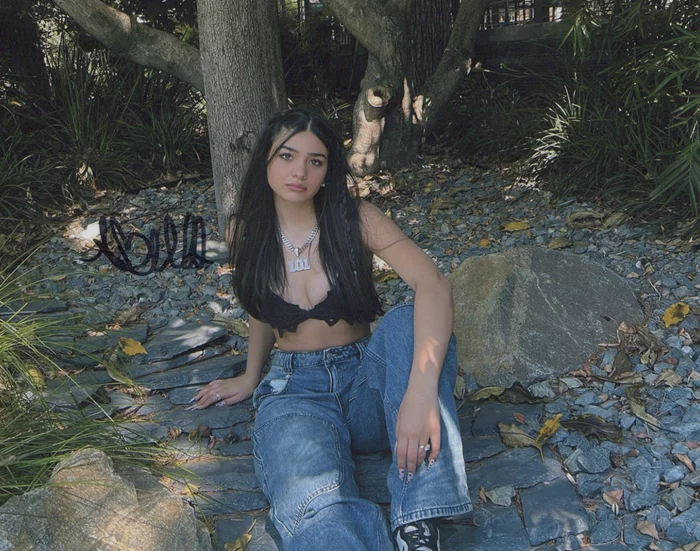 Alexandra Bull autograph