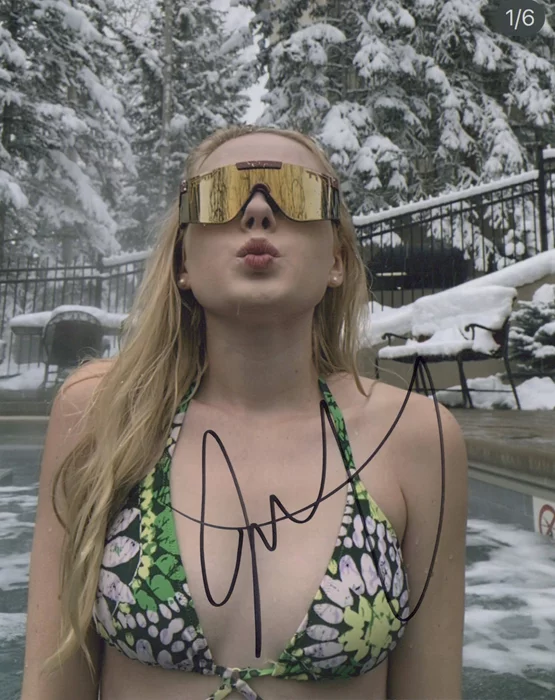 Julia Culbert autograph