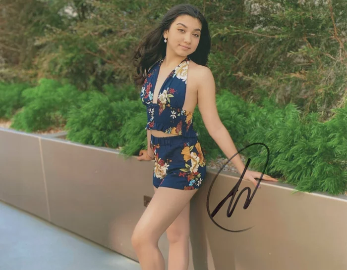 Julia Garcia autograph