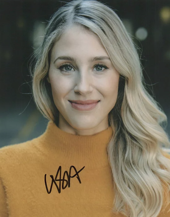 Lisa Gilroy autograph