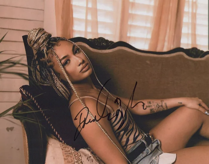 DaniLeigh autograph