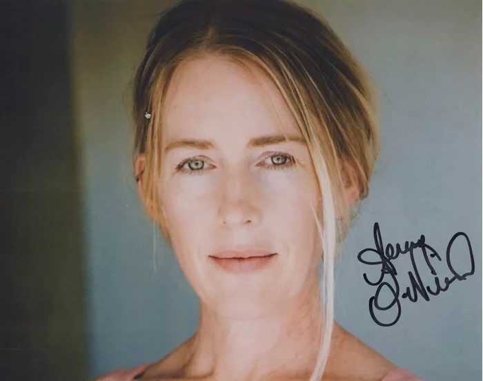 Amy O'Neill autograph