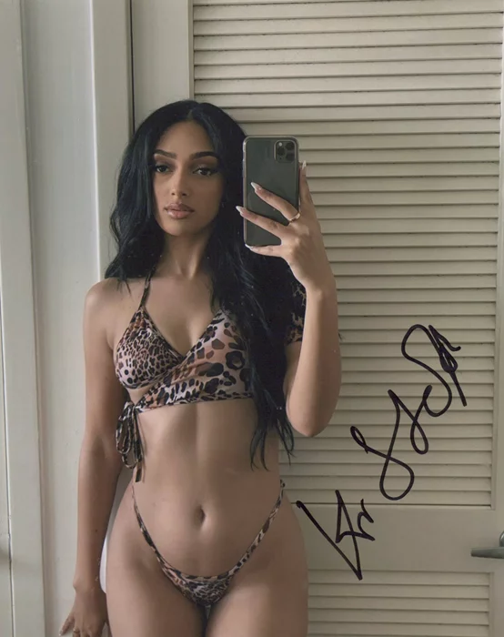 Kassandra Stokes autograph