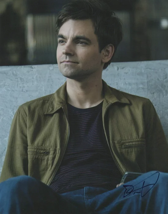 Drew Tarver autograph